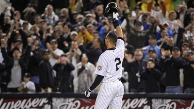 Jeter Breaks Gehrig's Hit Record With Single to Right Field