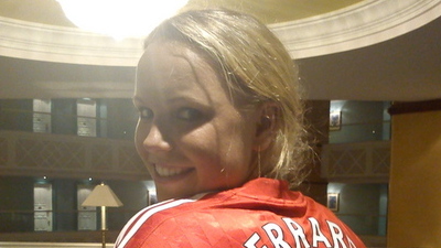 Caroline Wozniacki Sports Signed Steven Gerrard Liverpool Jersey (Photo)