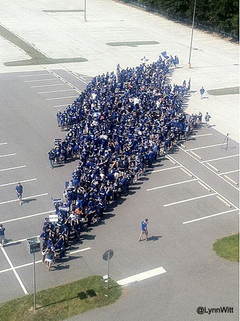 Tampa Bay Lightning Fans Bid Team Farewell By Forming Giant Lightning Bolt at Airport