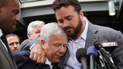Jeff Saturday Reflects on 'Heartfelt' Hug, Respect He Gained for Patriots Owner Robert Kraft