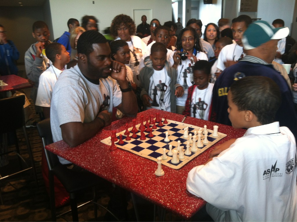 Michael Vick Schooled in Chess by High Schooler at Lincoln Financial Field (Photos)