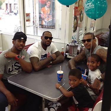 LeBron James, Carmelo Anthony, Chris Paul Eat at Johnny Rockets With Kids (Photo)
