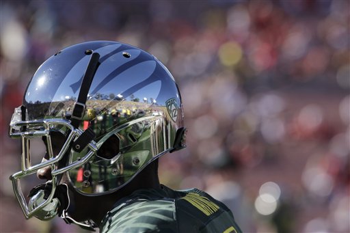 Oregon Wearing Shiny Metallic Helmets for Rose Bowl Clash With Wisconsin (Photos)