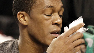 Report: Rajon Rondo Signs Autographs With Sprained Wrist