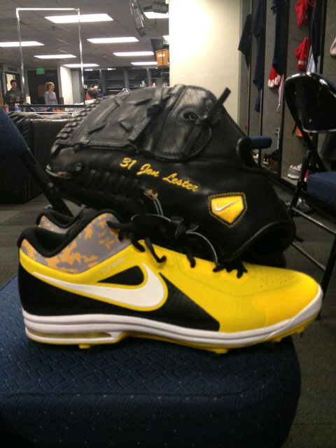 Jon Lester Wears Yellow Livestrong Cleats, Glove During Game Against Mariners (Photo)