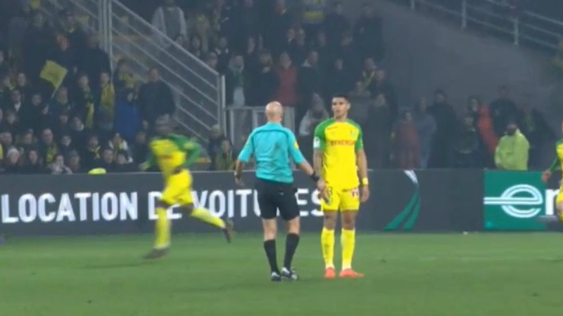 France Soccer Referee Kicks Player Is Suspended From Ligue 1 For Meltdown