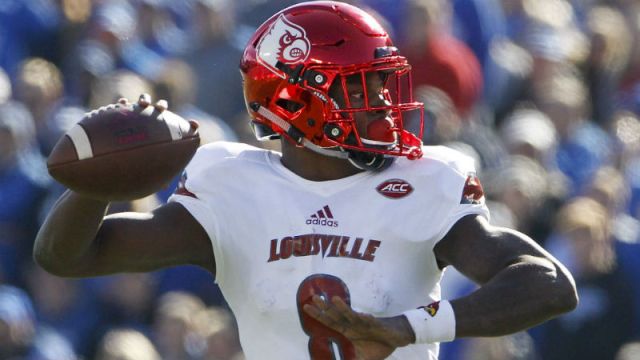 Louisville Cardinals quarterback Lamar Jackson
