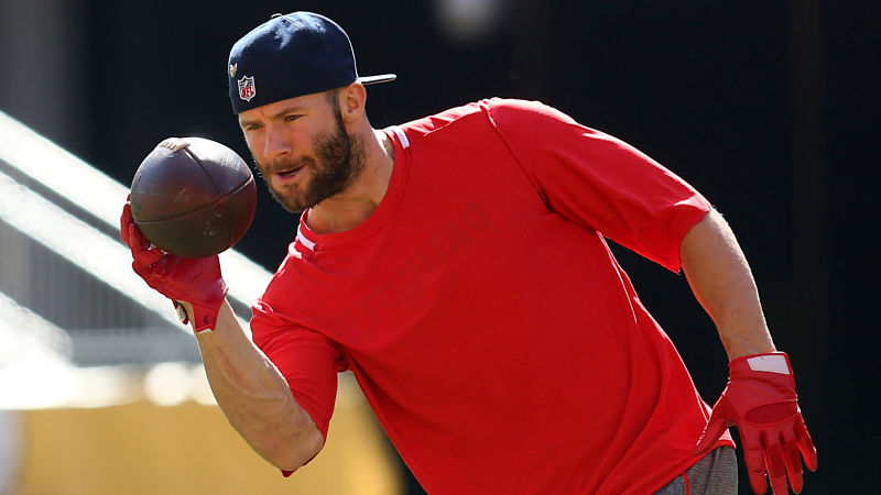 East Rutherford, New Jersey, USA. 15th Nov, 2015. New England Patriots wide  receiver Julian Edelman (11) in action during warm-ups prior to the NFL  game between the New England Patriots and the