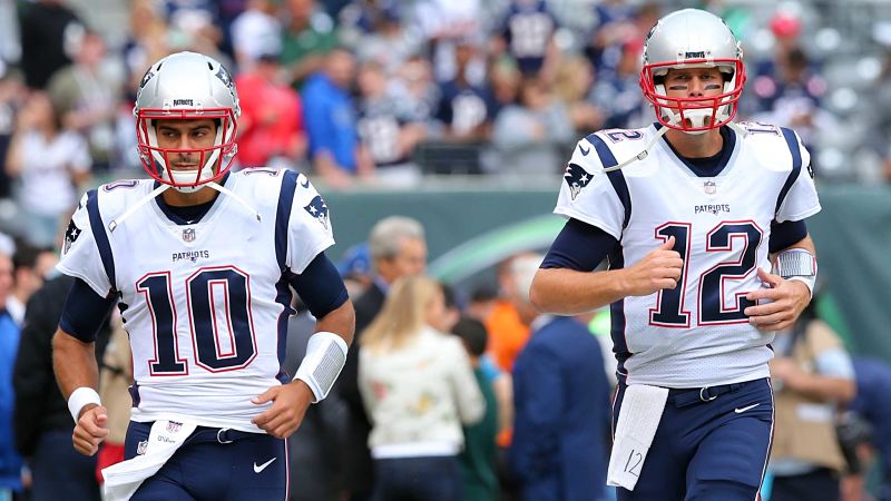 Tom Brady caught on camera giving cheeky message to Jimmy Garoppolo before  Raiders debut - Mirror Online