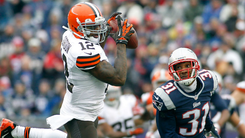 Former Browns WR Josh Gordon Pulls in His First Patriots TD; And It's a  History Making One for Tom Brady