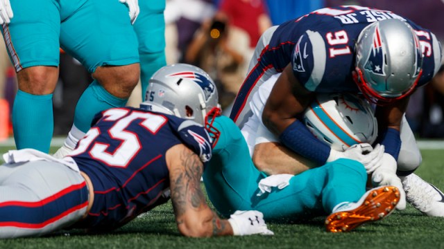 Patriots pass rushers John Simon and Deatrich Wise