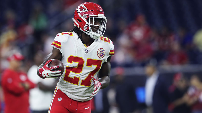 American football news - Kansas City Chiefs release Kareem Hunt after  shocking video surfaces - Eurosport