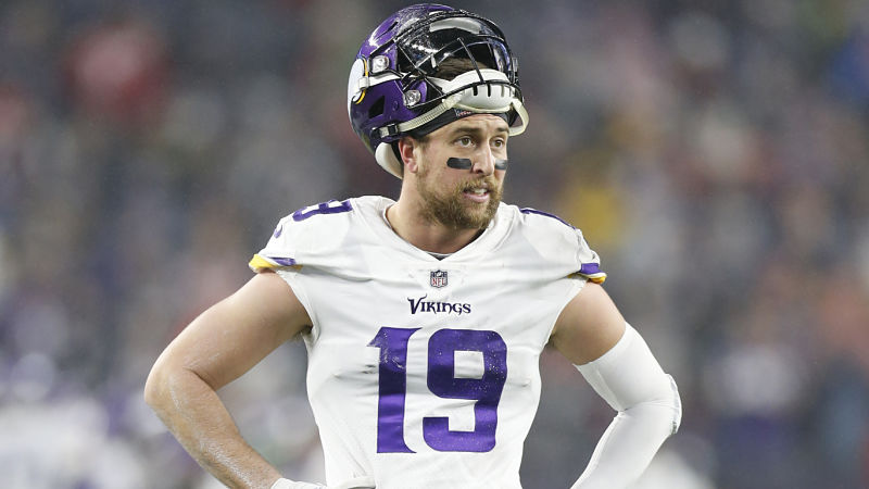 Vikings' Adam Thielen spits out victory turkey after Thanksgiving win over  Patriots: 'It's a little dry'