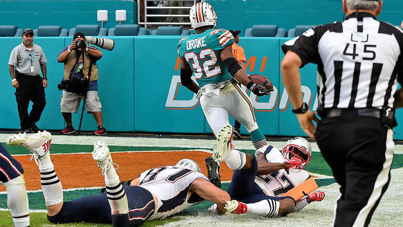 The Miami Miracle Kenyan Drake Beats The Patriots Shirt - Freedomdesign