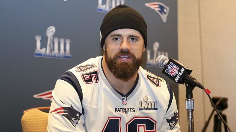 James Develin playing with his son after practice : r/Patriots