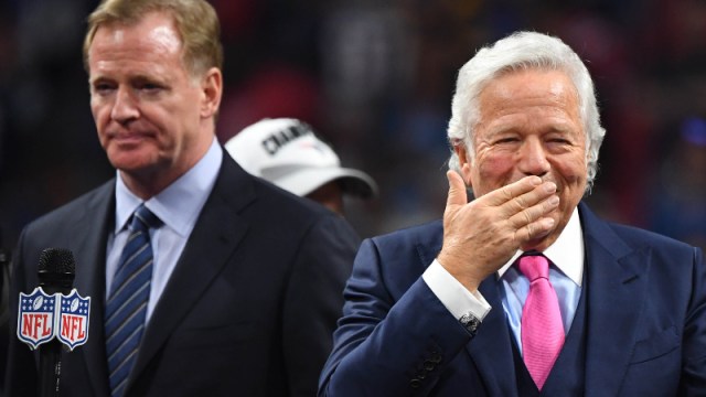 New England Patriots owner Robert Kraft (right) and NFL commissioner Roger Goodell