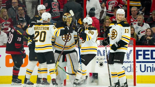 Boston Bruins goaltender Tuukka Rask (40) and teammates