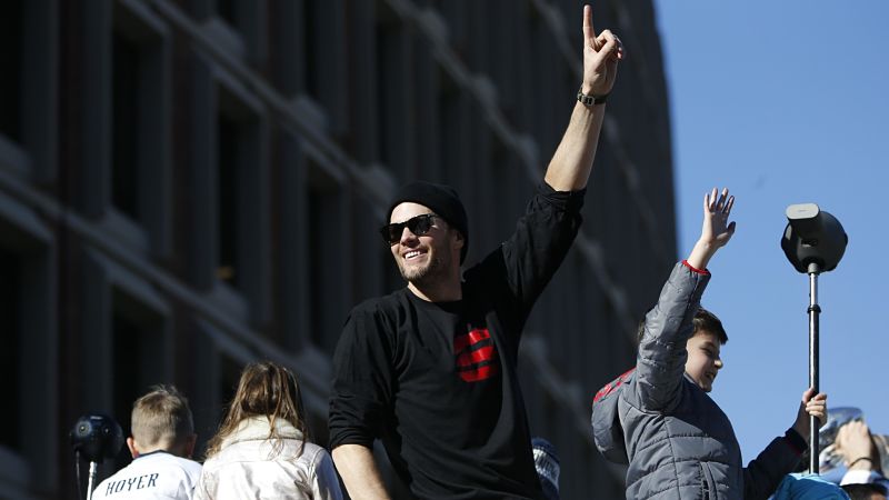 Tom Brady Posts Epic Flex Photo With 7 Super Bowl Rings