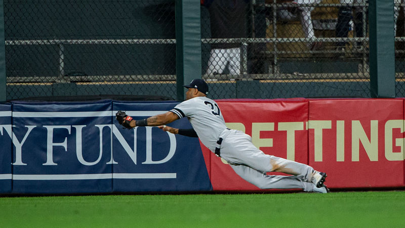 WATCH: Aaron Hicks' diving catch saves Yankees' 14-12 win over