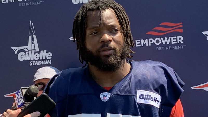 Michael Bennett likes how Tom Brady connects with teammates