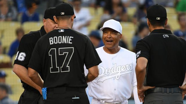 Los Angeles Dodgers manager Dave Roberts and New York Yankees manager Aaron Boone