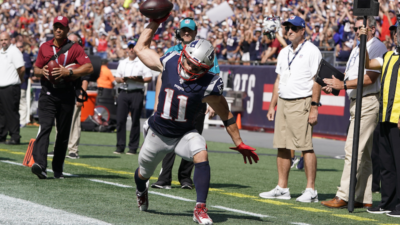 Josh Gordon present, Julian Edelman in pads at Patriots practice