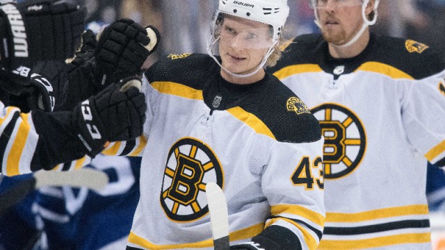 Boston Bruins left wing Danton Heinen (43)