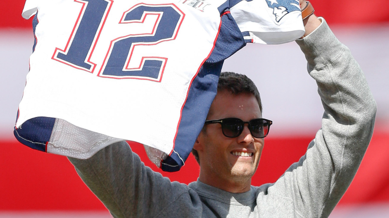 David Ortiz Tells Patriots to Pay Tom Brady Amid Free-Agency