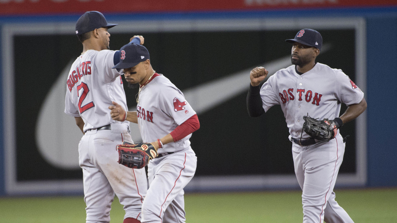 Boston Red Sox rumors: Team shouldn't extend Xander Bogaerts