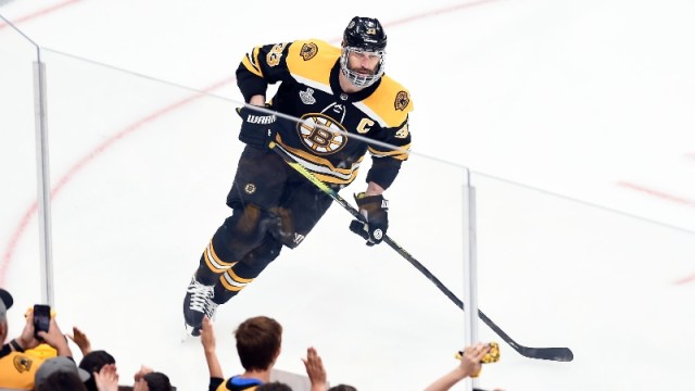 Boston Bruins defenseman Zdeno Chara (33)