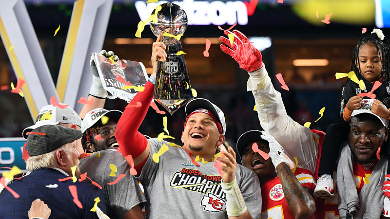 Patrick Mahomes pulls off Super Bowl ring ceremony surprise with lavish  proposal to long-time girlfriend 