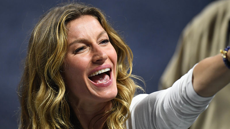 Gisele Bundchen Happily Reacts To Tom Brady's Instagram In Bucs Uniform ...