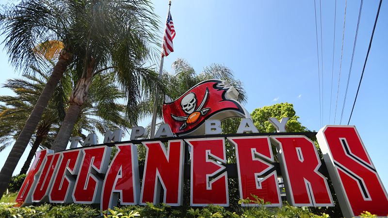 Bucs season-ticket demand surges on Brady news - ESPN