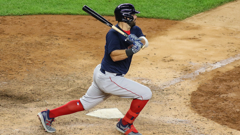 Red Sox trade first baseman Mitch Moreland to Padres