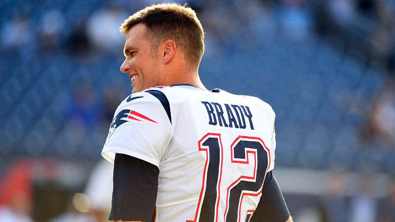 Tom Brady posts amazing throwback photo to wish his sister happy