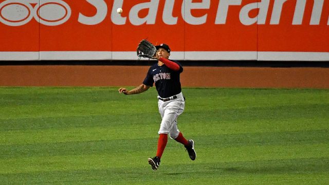 Boston Red Sox left fielder Yairo Muñoz