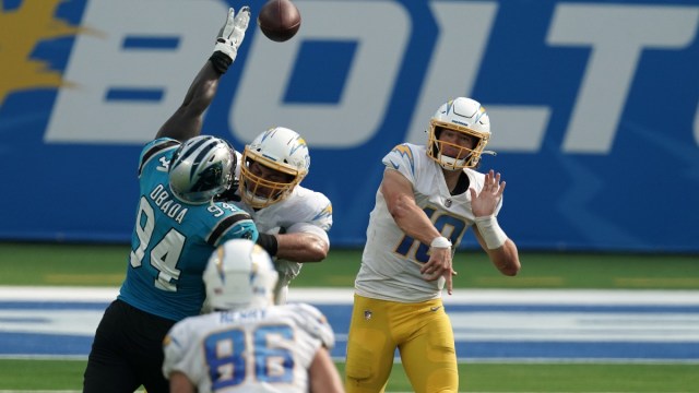 Los Angeles Chargers quarterback Justin Herbert (10)