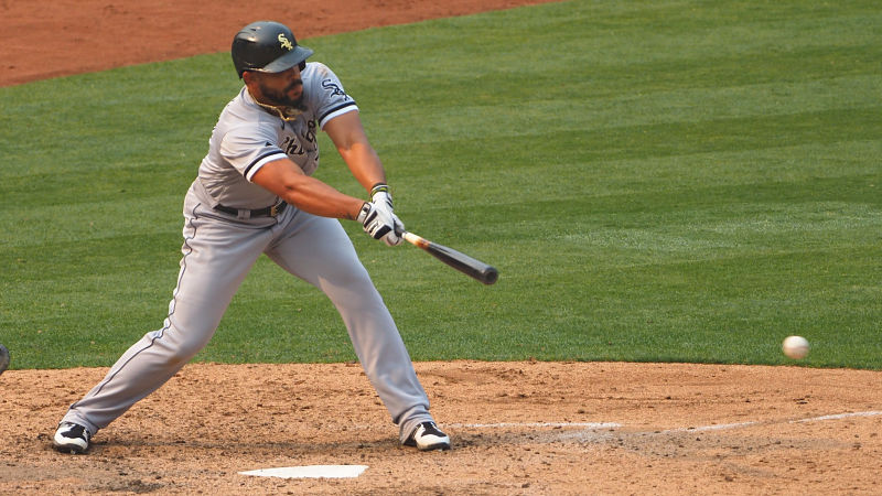 Braves' Freddie Freeman wins NL MVP, White Sox's Jose Abreu earns AL MVP 