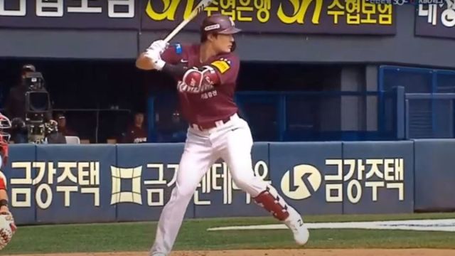 Korean baseball star Ha-Seong Kim