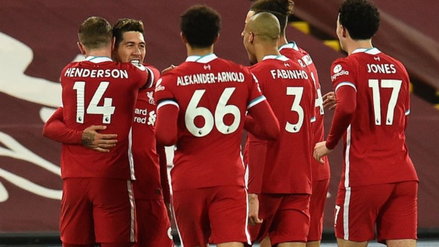 Liverpool's Roberto Firmino, Jordan Henderson, Trent Alexander-Arnold, Fabinho and Curtis Jones