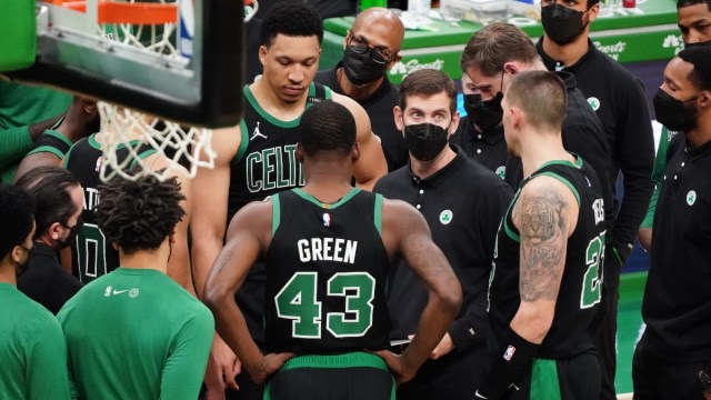 Boston Celtics head coach Brad Stevens and players