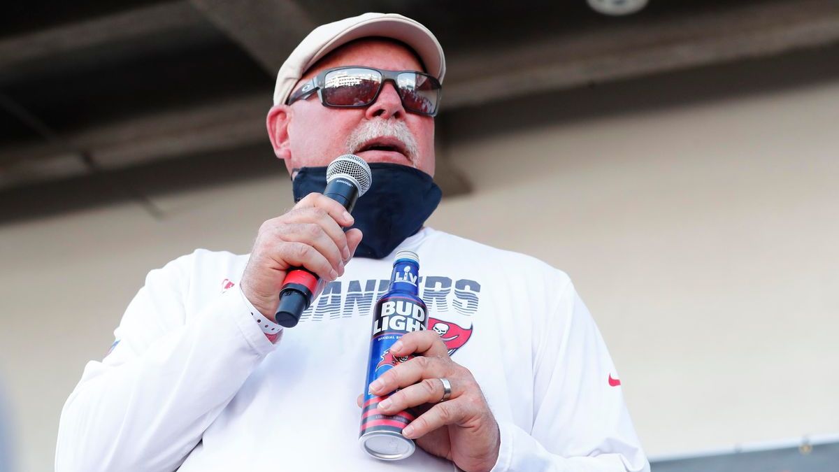 Bruce Arians Gives Seemingly Drunken Speech After Buccaneers Parade