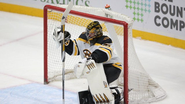 Boston Bruins goalie Jaroslav Halak