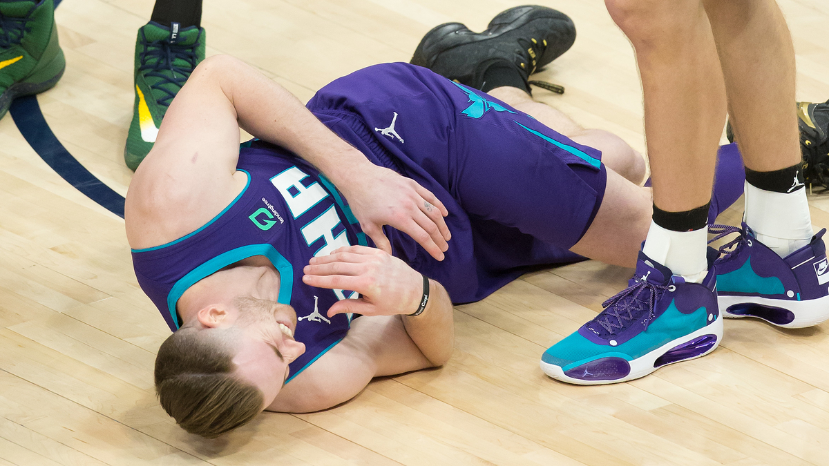 Gordon Hayward Injury: Hornets ‘Concerned’ With Star’s Right Hand