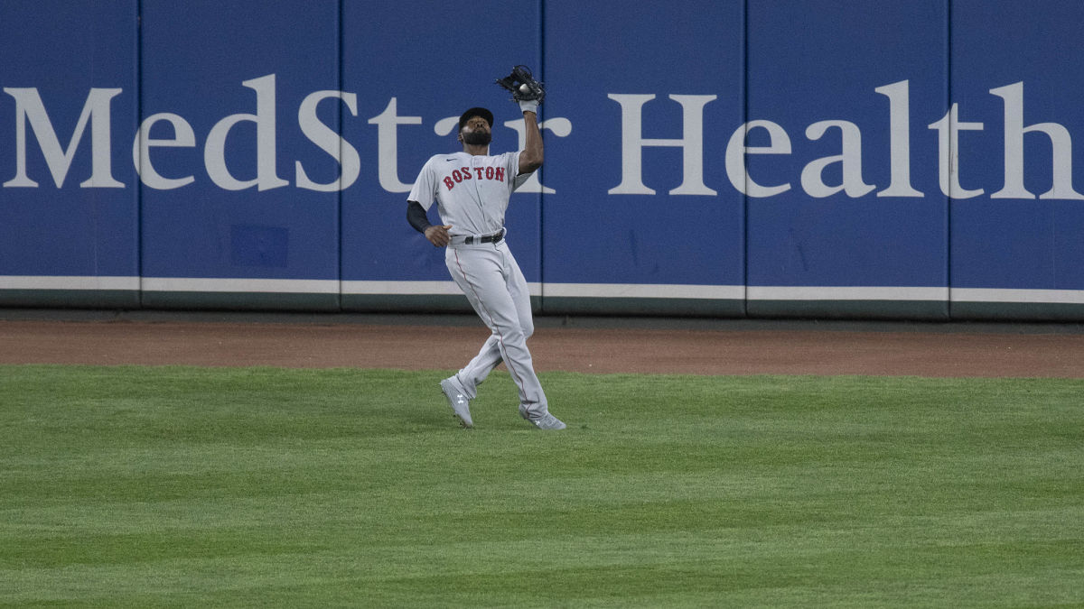 Young Pirates Fan Saves Dad�s Face With Nice Catch In