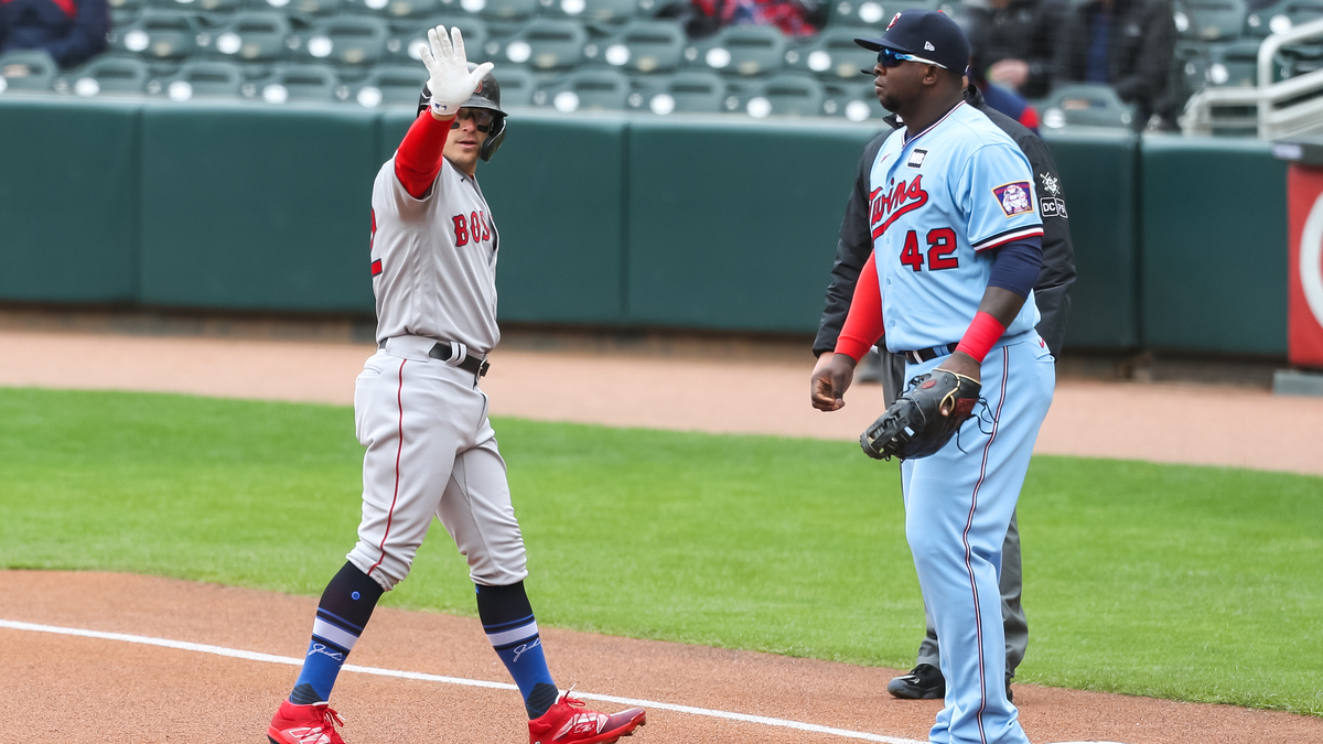 Alex Cora ejected for arguing, 04/15/2021