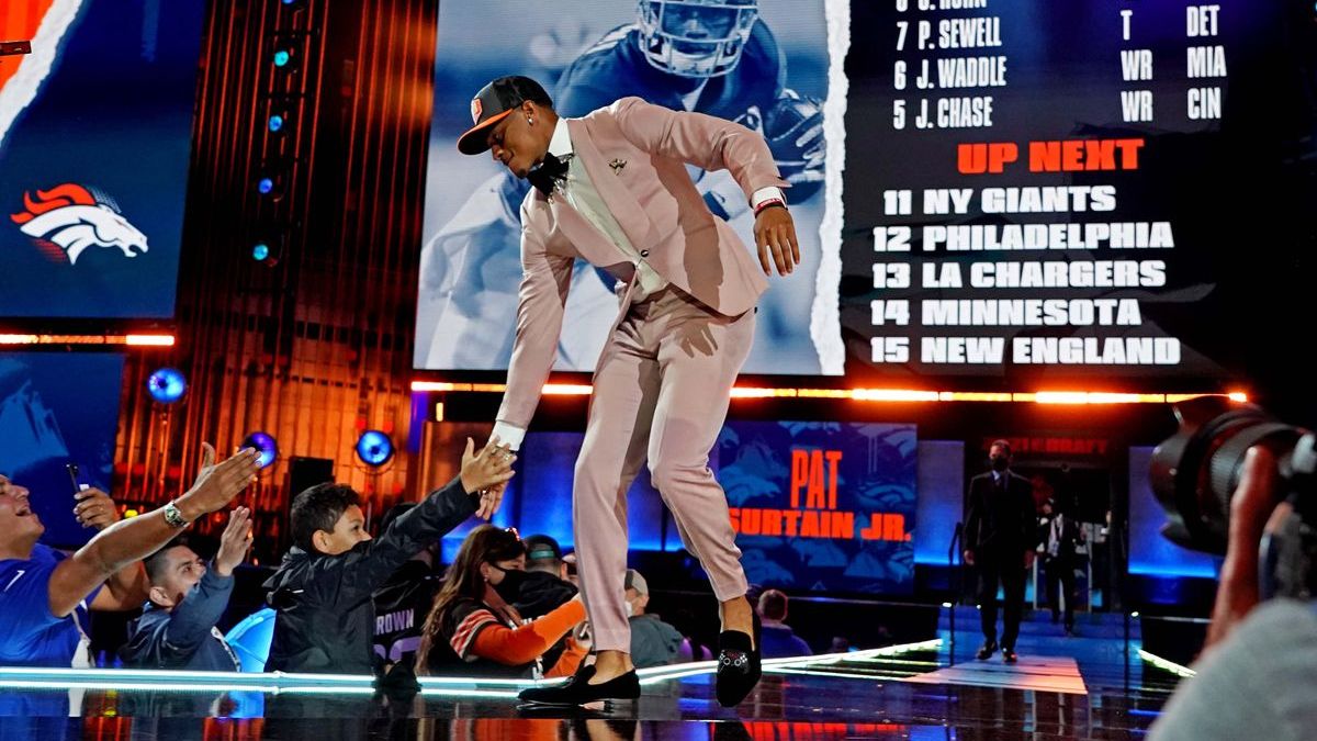 nfl draft outfits 2021