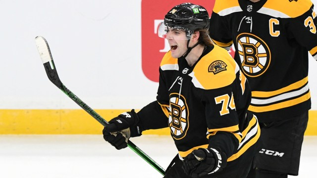Boston Bruins left wing Jake DeBrusk