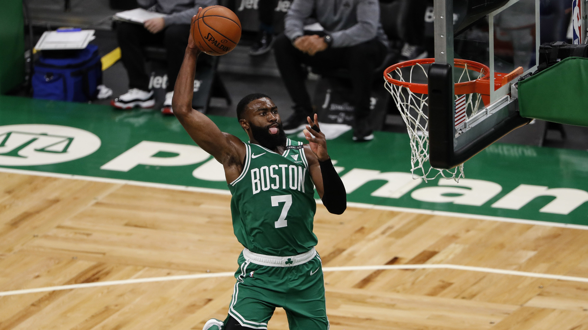 Jaylen Brown vuelve a lanzar a los Celtics