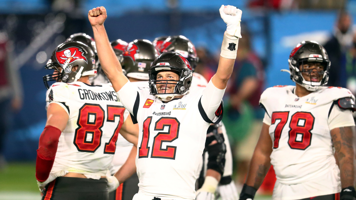 Time to Put a Ring on It - Tom Brady & Buccaneers Get Their Hands on  Incredible Diamond Studded Super Bowl Rings - EssentiallySports